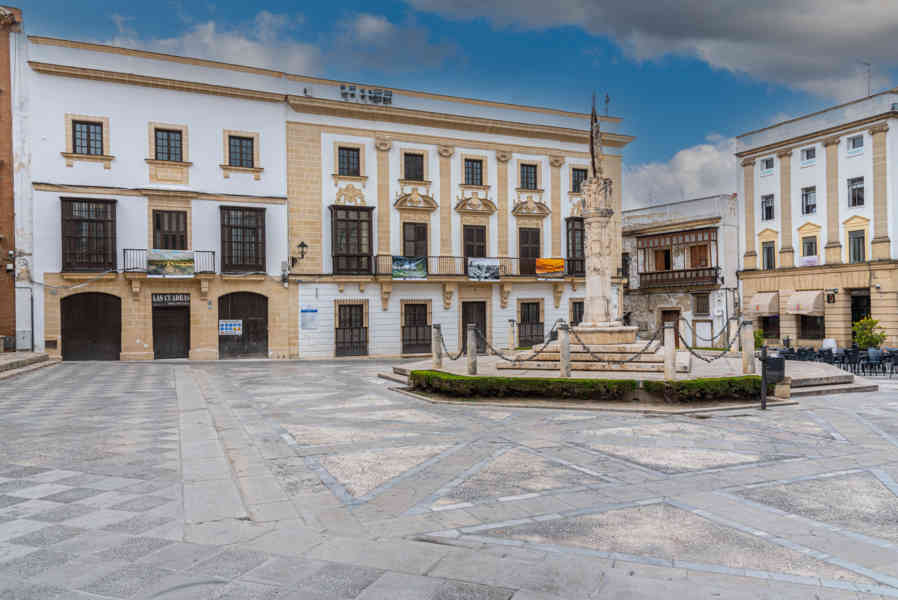 Cádiz - Jerez de la Frontera 07 - plaza de La Asunción y palacio de la Condesa de Casares.jpg